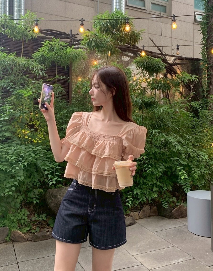 Tue. 甜美女孩花邊蛋糕荷葉顯瘦上衣 白/肉桂粉