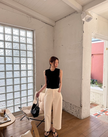 Fri. 溫柔歐膩 簡約手工釘珠背心 白/黑