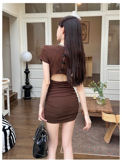 Sat. 簡單穿休閒 圓領後背縷空抓皺修身裙 咖/黑