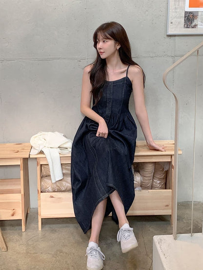 Tue. 一眼氣質 鄰家丹寧藍背心連身裙