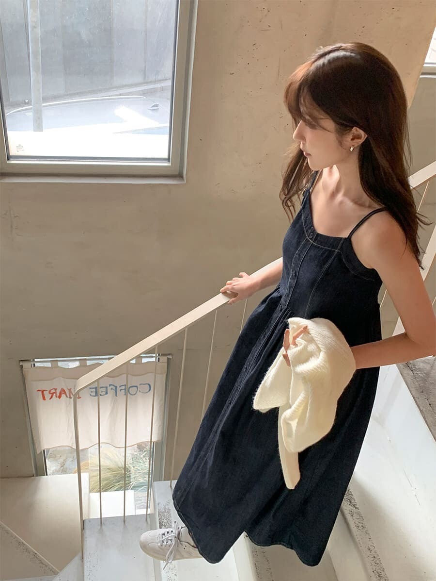 Tue. 一眼氣質 鄰家丹寧藍背心連身裙