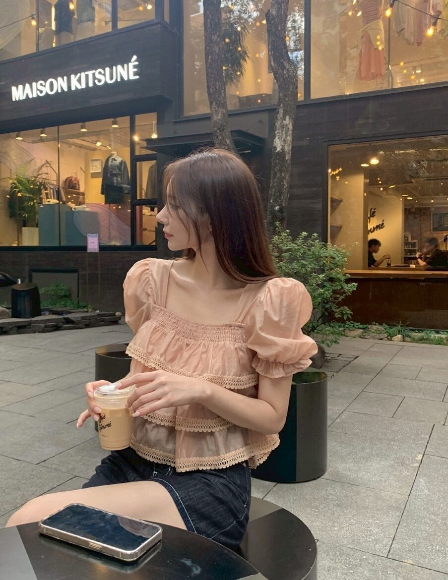 Tue. 甜美女孩花邊蛋糕荷葉顯瘦上衣 白/肉桂粉